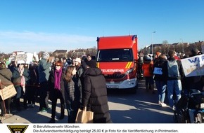 Feuerwehr München: FW-M: Einsatz während Großdemo (Ludwigsvorstadt)