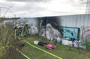 Feuerwehr Bochum: FW-BO: Explosion einer Gasflasche in Wattenscheid