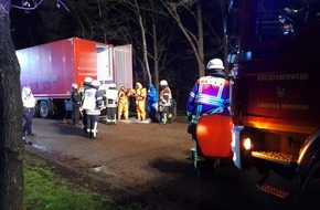 Polizeiinspektion Delmenhorst / Oldenburg - Land / Wesermarsch: POL-DEL: Autobahnpolizei Ahlhorn: Kontrolle eines mit Gefahrgut beladenen Sattelzugs zieht Feuerwehreinsatz im Bereich der Anschlussstelle Wildeshausen-West nach sich