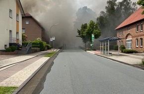 Polizei Paderborn: POL-PB: Brand eines Hauses - Ortsdurchfahrt in Kleinenberg gesperrt
