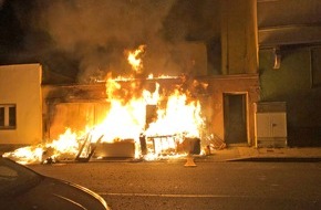 Polizei Mettmann: POL-ME: Sperrmüllbrand griff auf Gebäude über - Velbert - 2006129