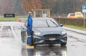 Touring Club Schweiz/Suisse/Svizzero - TCS: I sistemi di assistenza alla guida possono salvare la vita se il conducente è attento