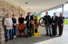 ADAC Hessen-Th&uuml;ringen e.V.: Schnelle Hilfe f&uuml;r Radler: ADAC Radservice-Station in Edertal eingeweiht