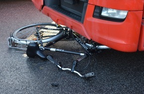 Polizei Mönchengladbach: POL-MG: Gefährlicher LKW-Abbiegeunfall - Radfahrer leicht verletzt