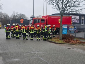 FW-RD: Düngemittel verursacht ein Gefahrgut Einsatz auf einen Wertstoffhof in Osterrönfeld