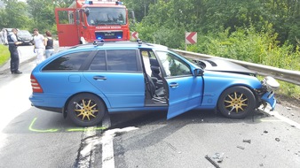 POL-VDKO: Verkehrsunfall im Begegnungsverkehr mit schwerverletzter Person