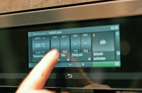 Miele & Cie. KG: Nur bei Miele: Den Backofen wie ein Smartphone bedienen / Besucherrekord bei Miele auf der "LivingKitchen" / Markus Miele: Umsatz wächst weiter (BILD)