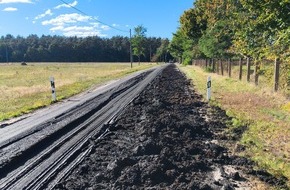 Polizeipräsidium Rostock: POL-HRO: LKW verliert Mist auf der Fahrbahn