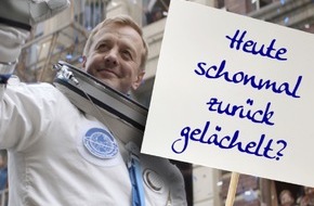 Tempo: Welt-Nettigkeitstag (13.11.): "Sei freundlich!" - Tempo sendet eine klare Botschaft / Umfrage: 89 Prozent der Deutschen lassen sich vom Lächeln eines Fremden anstecken