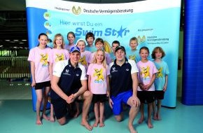 DVAG Deutsche Vermögensberatung AG: Deutsche Vermögensberatung (DVAG) fördert Schwimmlernprogramm: Zwei erfolgreiche Jahre "SwimStars" - positive Bilanz für Teilnehmer und Organisatoren (BILD)