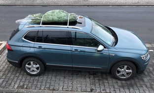 ADAC Hessen-Thüringen e.V.: Ein Taxi für den Baum - ADAC Tipps zum Weihnachtsbaumtransport