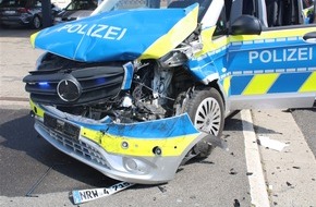 Polizei Rheinisch-Bergischer Kreis: POL-RBK: Rösrath - Verkehrsunfall mit drei Verletzten unter Beteiligung eines Streifenwagens