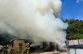 Feuerwehr Bochum: FW-BO: Gartenlaubenbrand in Hofstede verursacht weit sichtbare Rauchsäule