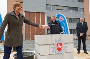 Polizeidirektion Göttingen: POL-GOE: Grundsteinlegung: Polizeidienstgebäude in der Robert-Bosch-Breite wird ausgebaut