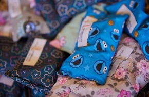 Polizeidirektion Hannover: POL-H: Greifbare Entlastung bei Vernehmungen: Stiftung Opferhilfe Niedersachsen &uuml;bergibt 200 Stresskissen an Polizei Hannover