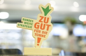 Danone DACH: Kampf gegen Lebensmittelverluste: Danone Online Clearance Sales Shop gewinnt "Zu gut für die Tonne" Auszeichnung der Bundesregierung