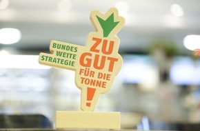 Danone GmbH: Kampf gegen Lebensmittelverluste: Danone Online Clearance Sales Shop gewinnt "Zu gut für die Tonne" Auszeichnung der Bundesregierung