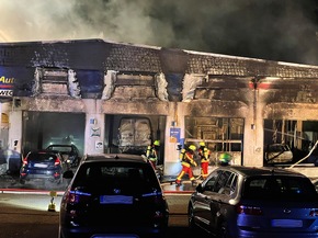 FW-SE: Großfeuer zerstört Autowerkstatt