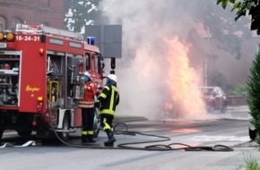 Polizeiinspektion Hildesheim: POL-HI: PKW f&auml;ngt w&auml;hren der Fahrt Feuer und brennt vollst&auml;ndig aus
