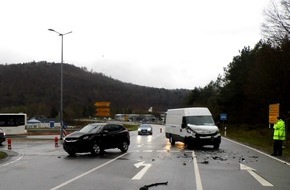 Polizeidirektion Pirmasens: POL-PDPS: Verkehrsunfall mit Schwer-und leichtverletzter Person