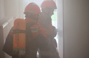 Feuerwehr Ratingen: FW Ratingen: 24 Stunden lang Feuerwehrluft schnuppern: Fünf Einsätze für die Jugendfeuerwehr Ratingen