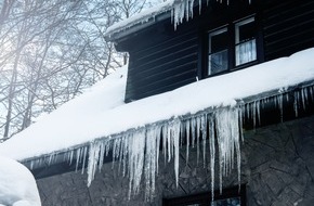 BG BAU Berufsgenossenschaft der Bauwirtschaft: Schneelast auf D&auml;chern: Rechtzeitig und fachgerecht handeln