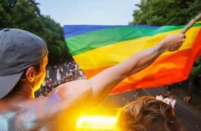 Helios Gesundheit: Die Helios Kliniken Berlin-Buch, Emil von Behring und Bad Saarow mit eigenem Truck auf dem CSD in Berlin