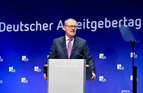 BDA - Bundesvereinigung d. Dt. Arbeitgeberverbände: "Deutschland kann das, wenn wir mit einer modernen Standortpolitik den wirtschaftlichen Riesen Deutschland wieder entfesseln", sagt Arbeitgeberpräsident Dulger auf dem Deutschen Arbeitgebertag ...