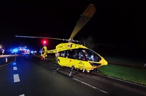 Freiwillige Feuerwehr Bedburg-Hau: FW-KLE: Kleinwagen prallt gegen Baum/ Rettungshubschrauber im Einsatz