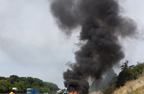 Feuerwehr Dortmund: FW-DO: PKW brennt auf A2 vollständig aus // Fahrer bleibt unverletzt