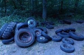 Polizei Korbach: POL-KB: Bad Wildungen-Reinhardshausen - 45 Reifen achtlos in den Wald geworfen