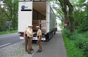 Polizeiinspektion Nienburg / Schaumburg: POL-NI: Großangelegte LKW-Kontrolle durch Nienburger Polizei --gefertigtes Lichtbild im Download-- Bild zeigt die Kontrollstelle an der B6 i.H. Langendamm