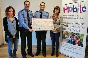 Polizeipräsidium Mainz: POL-PPMZ: Polizeibeamte des Altstadtreviers spenden 1250EUR an Kinder- und Jugendhospiz