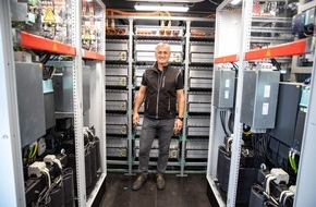 Webasto Roof and Components SE: Nachhaltige Energieversorgung aus gebrauchten Batterien im Webasto Werk Schierling