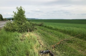 Polizeidirektion Bad Kreuznach: POL-PDKH: Unfall nach Sekundenschlaf - Fahrer leicht verletzt