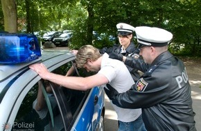 Polizeipräsidium Trier: POL-PPTR: Flüchtiger Autofahrer nach Verfolgungsfahrt gefasst