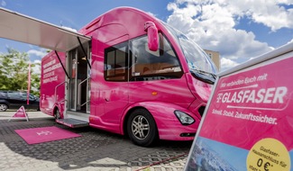 Deutsche Telekom AG: Telekom-Infomobil zum Glasfasernetz für Berlin Französisch Buchholz und Niederschönhausen