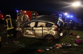 Kreispolizeibehörde Höxter: POL-HX: Drei Verletzte nach Verkehrsunfall