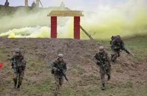 Presse- und Informationszentrum Marine: Deutsche Marine - Pressemeldung (Reportage): Mit einem blauen Herzen dabei - ein Hamburger und ein Sachse bei den Marineschutzkräften