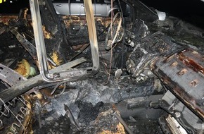 Polizei Mettmann: POL-ME: Fahrzeug ausgebrannt - die Polizei ermittelt - Monheim am Rhein - 2308108