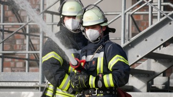 FW Celle: 10 neue Feuerwehrleute ausgebildet - Truppmannausbildung Teil 1 in Celle abgeschlossen