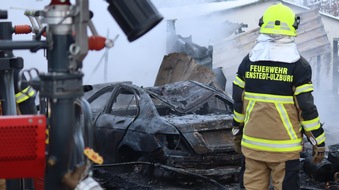 Kreisfeuerwehrverband Segeberg: FW-SE: Vollbrand eines Werkstattgeb&auml;udes