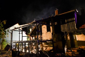 KFV-CW: Gebäudebrand in Ortsmitte von Bieselsberg. Gebäude unbewohnt und nun Einsturzgefährdet.