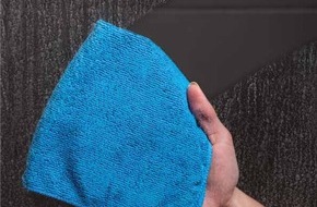 Bekon-Koralle AG: Koralle Showerguard® - Hightech-Duschglas mit Dauerglanz / Innovatives Verfahren schützt das Glas zuverlässig und dauerhaft vor Schmutz und Kalkablagerungen (BILD)