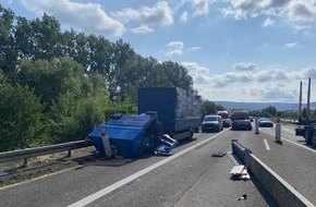 Polizeipräsidium Südosthessen: POL-OF: Mehrere Wildunfälle: Fuß vom Gas!, Unfallfluchten und Diebstähle, Führerhaus klappt bei Bremsmanöver ab und mehr