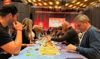 Neuer RID-Weltrekord zum 30. Jubiläum: 1.170 Teilnehmende spielen größtes CATAN-Spiel aller Zeiten!