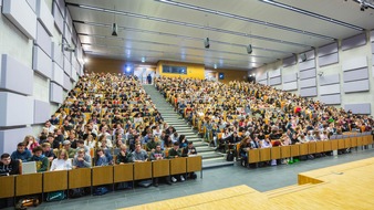 Universität Duisburg-Essen: Wissbegierige, auf zur UDE! - Neues Gasthörer:innenverzeichnis erschienen