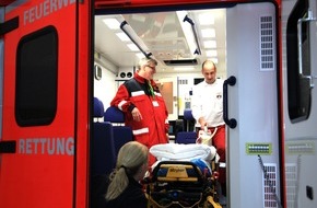 Feuerwehr Essen: FW-E: Essens Feuerwehrdezernent Christian Kromberg fährt eine 24-Stunden-Schicht im Rettungsdienst