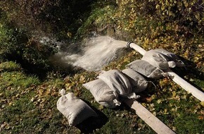 Kreisfeuerwehrverband Bodenseekreis e. V.: KFV Bodenseekreis: Hochwasseranstauung verursacht großen Feuerwehreinsatz