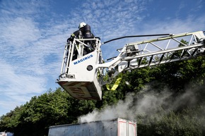 FW-MK: Lkw-Brand auf der Autobahn